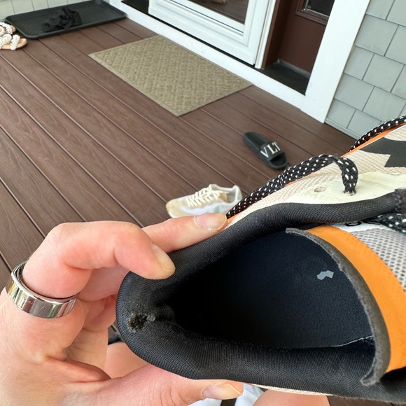 On Running Sneakers - Picture 7 of 8